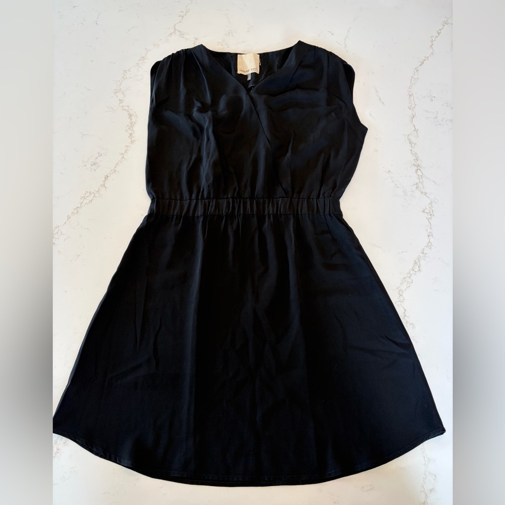 Amour Vert Black Sleeveless V-Neck Mini Dress